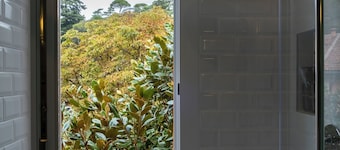 DiMondi House - Your home enclosed by the hills and the porch of St. Luke's
