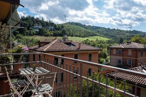 Outdoor dining - DiMondi House - Your home enclosed by the hills and the porch of St. Luke's (Bologna)