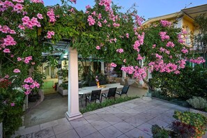 Outdoor dining - Beautiful 1-Bedroom Apartment with great view. (Orebic)