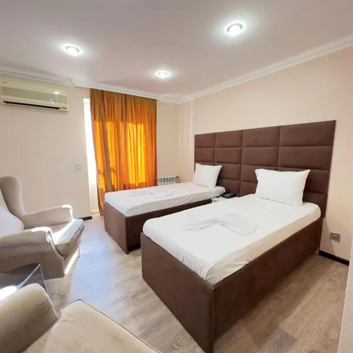 Habitación clásica con 2 camas individuales | Insonorización, wifi gratis y ropa de cama 
