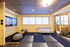 Free WiFi, bed sheets - Chikusui (Osaka)