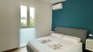 2 bedrooms, iron/ironing board, Internet, bed sheets