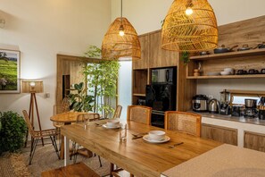 Huvila | Ruokailu omassa huoneessa