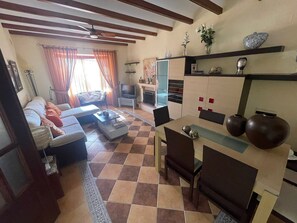 TV, fireplace - Villa Bolet        . (Chiclana de la Frontera)