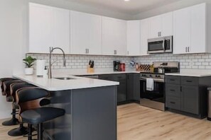 Fridge, microwave, oven, stovetop - Whole duplex right downtown! (Wilmington)