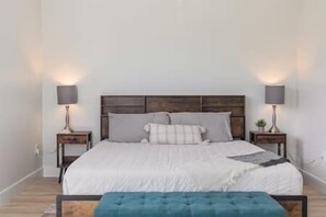 5 bedrooms, desk, iron/ironing board, travel cot
