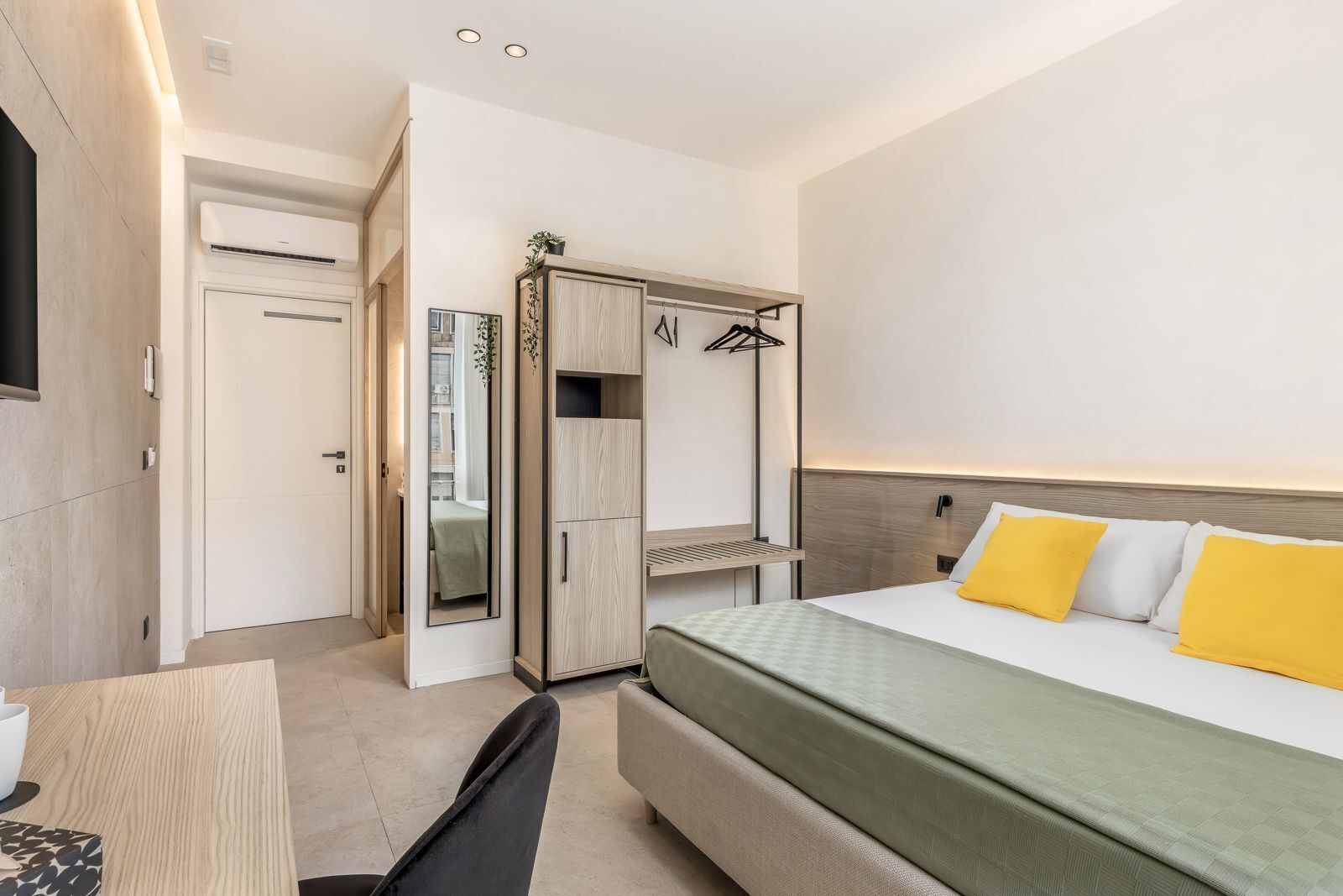  Deluxe double room Glicine  | Bar mini, peti besi dalam bilik, meja, ruang kerja komputer riba 