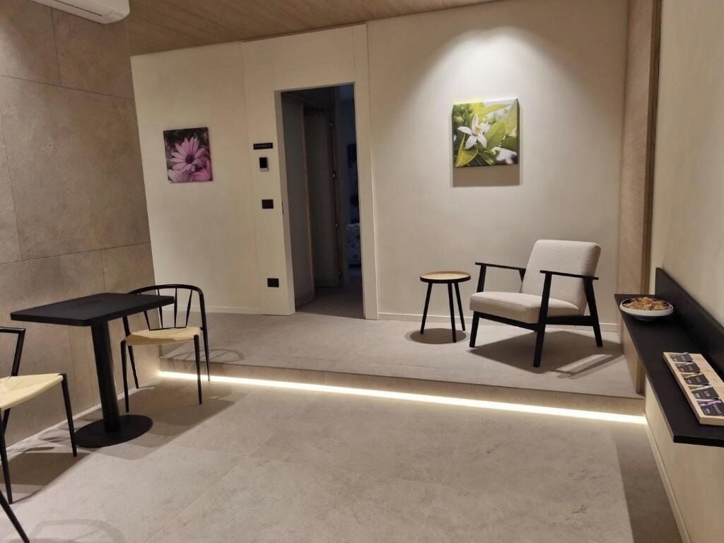 Condo (Rooms) | Living area | Flat-screen TV