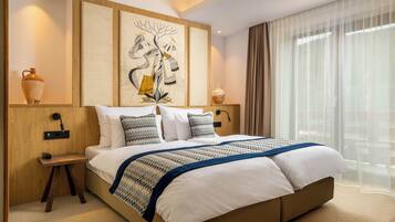 Standard Room, Balcony | 1 bedroom, minibar, in-room safe, desk