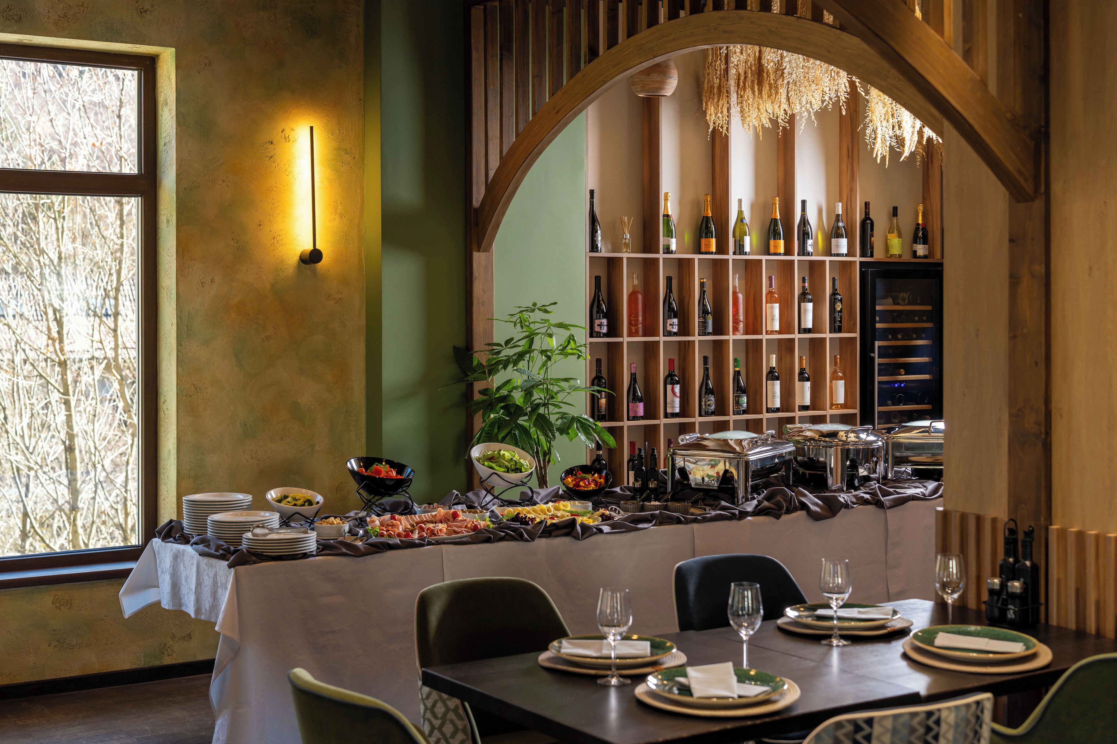 Free daily buffet breakfast