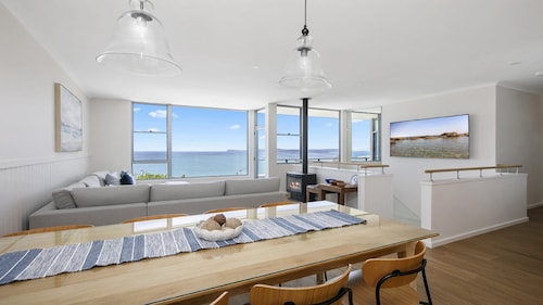 Amazing views, stunning beaches and beautiful bushwalks
