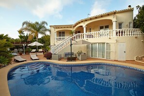 Villa | Pool | Indendørs pool