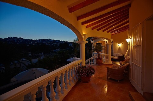 Luxury 5 Bed Mountain Views Heated Pool Games Room