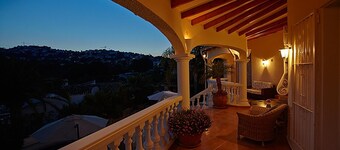 Luxury 5 Bed Mountain Views Heated Pool Games Room
