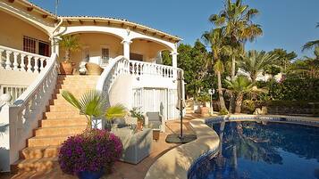 Villa | Alberca | Alberca techada