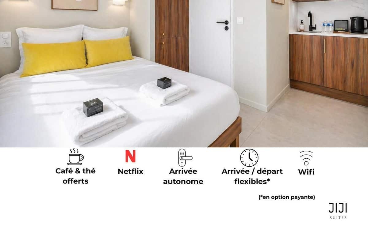Deluxe Suite, Kitchen | Egyptian cotton sheets, premium bedding, Select Comfort beds