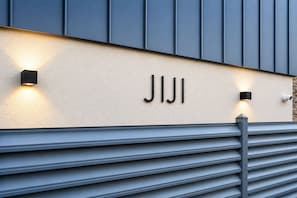 Exterior - JIJI Suites (Combs-la-Ville)