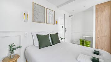 Comfort Suite, Kitchen | Blackout drapes, soundproofing, iron/ironing board, free WiFi
