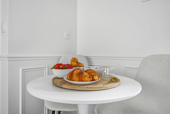 Royal Suite, Kitchen, Garden View | Egyptian cotton sheets, premium bedding, Select Comfort beds