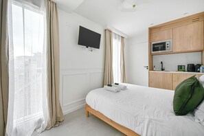 Comfort-Suite, Küche | Verdunkelungsvorhänge, schallisolierte Zimmer, Bügeleisen/Bügelbrett