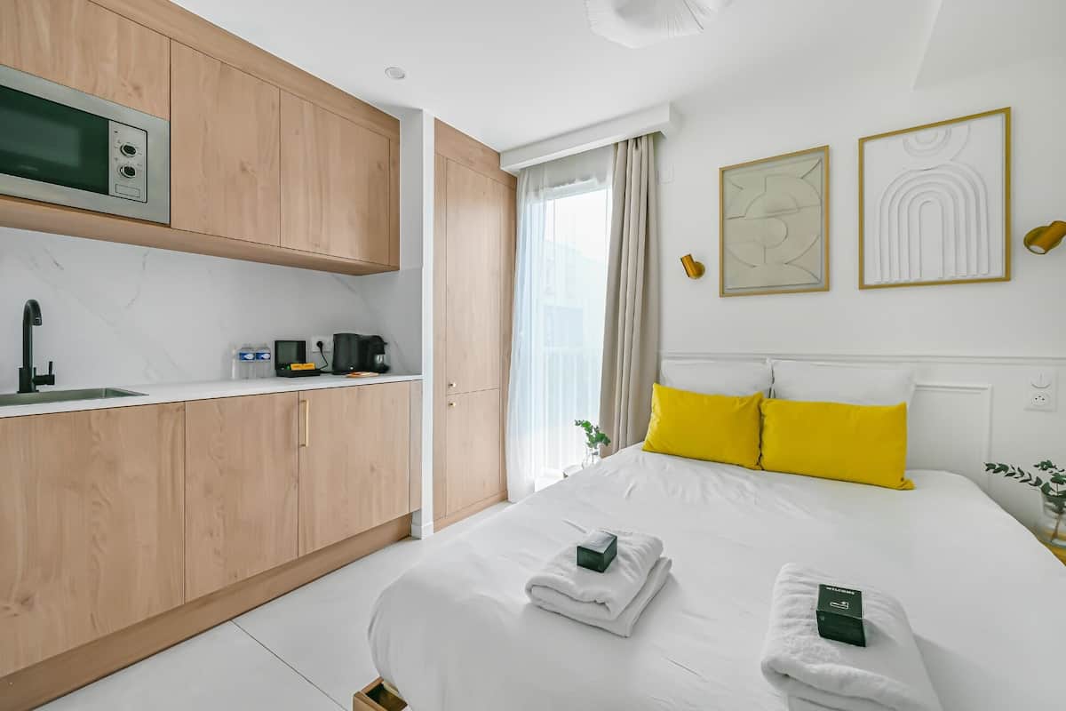 Lyxigt dubbelrum - 1 dubbelsäng - kök | Egyptiska bomullslakan och sängtillbehör av högsta kvalitet