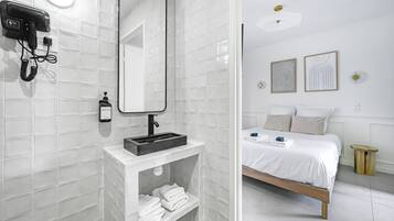 ๋ก์ด ์ค์ํธ, ์ฃผ๋ฐฉ, ์ ์ ์ ๋ง | ์์ค