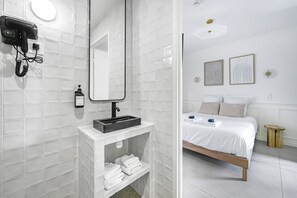 Royal Suite, Kitchen, Garden View | Bathroom