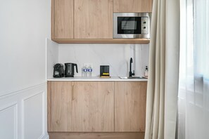 Royal Suite, Kitchen, Garden View | Private kitchen | Electric kettle