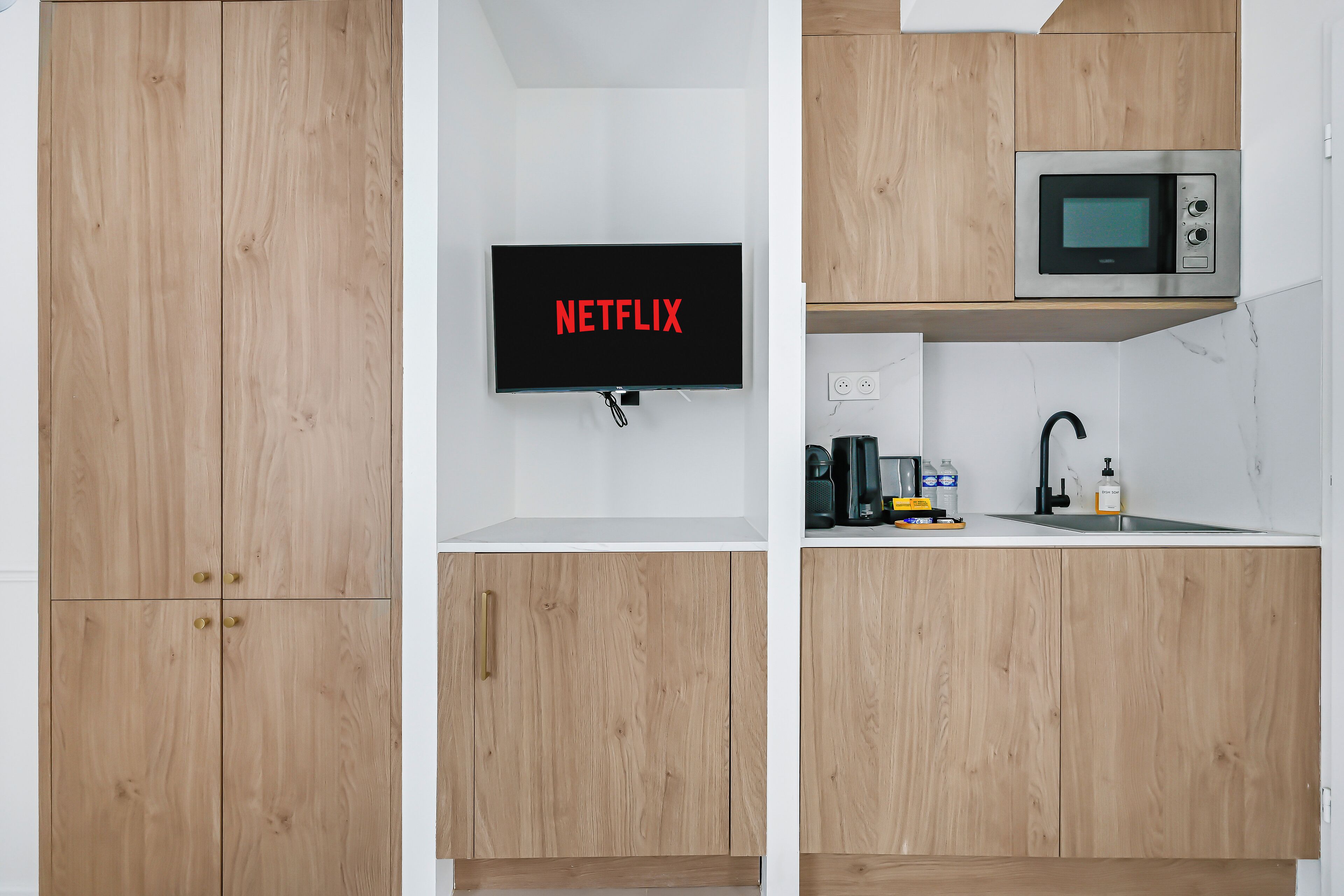 Suite Royal, cocina, vistas al jardín | Cocina privada | Hervidor eléctrico