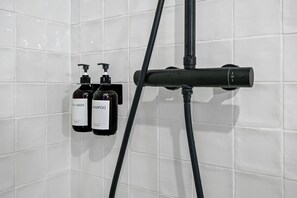 Royal Suite, Kitchen, Garden View | Bathroom