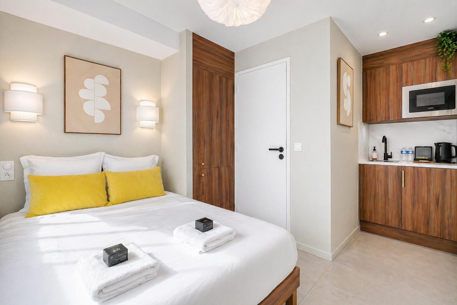 Deluxe Suite, Kitchen | Egyptian cotton sheets, premium bedding, Select Comfort beds