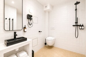 Royal Suite, Kitchen, Garden View | Bathroom
