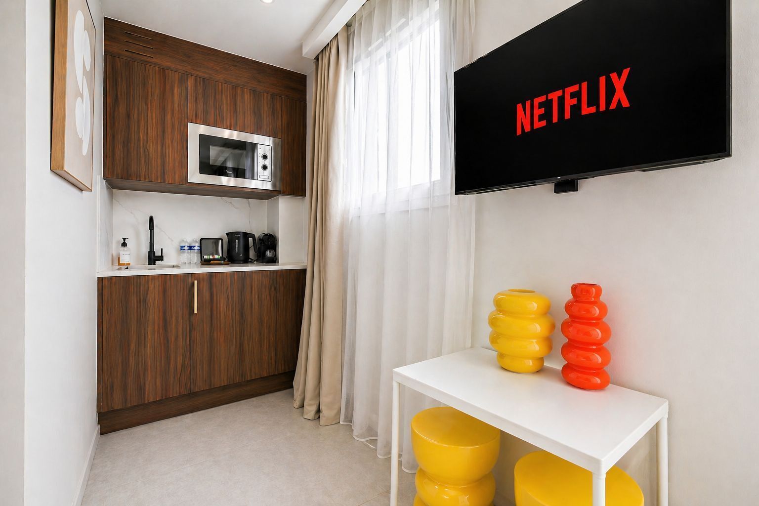 Deluxe Suite, Kitchen | Private kitchen | Electric kettle
