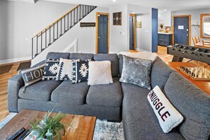 Fernseher, Kamin, TischfuĂball