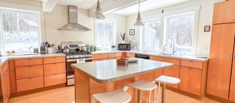 Beautiful Country Home with Hot Tub & Pool Table