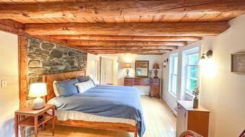 4 bedrooms, desk, free WiFi, bed sheets