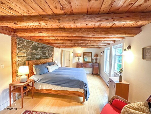 4 bedrooms, desk, free WiFi, bed sheets
