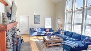 Smart TV, fireplace, offices, computer monitors