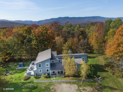 Beautiful Country Home with Hot Tub & Pool Table