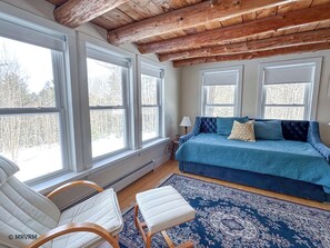 Interior - Beautiful Country Home with Hot Tub & Pool Table (Warren)