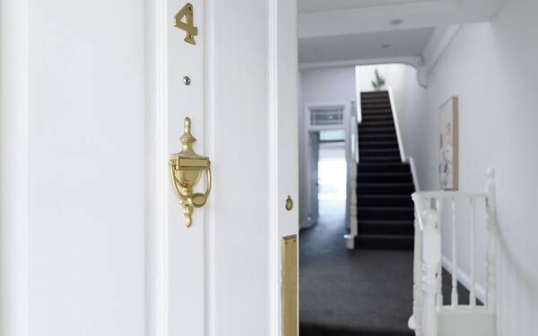 Modern 3-Bed House in Launceston CBD w/ Parking