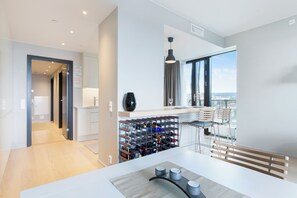 Computer monitors - Seaview Central Penthouse Apartmenthotel (Oslo)