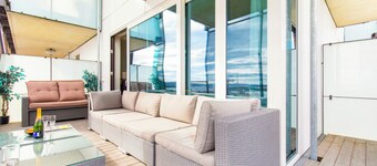 Central Penthouse on 19th Floor with Amazing View