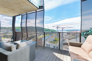 Appartement luxueux, vue sur lâocĂ©an | 2 chambres, rideaux dâobscurcissement, fer et planche Ă repasser