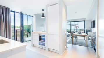 Luxury Apartment, Ocean View | 2 bedrooms, blackout drapes, iron/ironing board, free WiFi