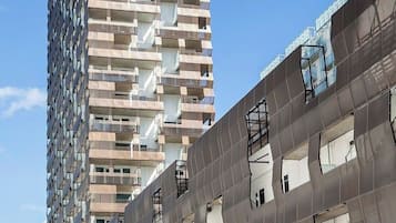 Luxury Apartment, Ocean View | 2 bedrooms, blackout curtains, iron/ironing board, free WiFi