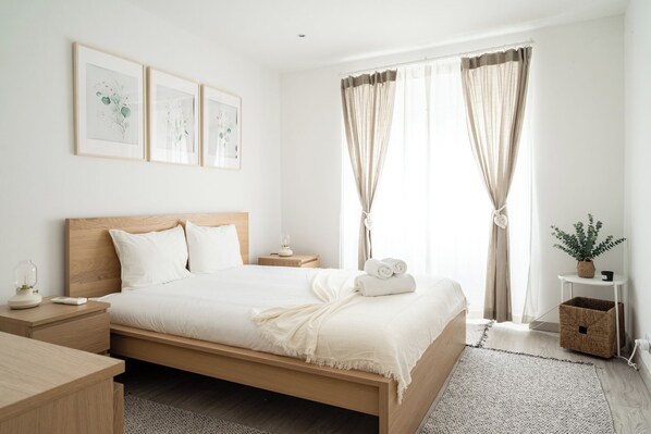 3 bedrooms, iron/ironing board, WiFi, bed sheets