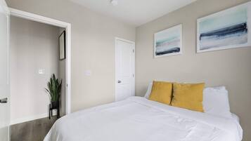 2 bedrooms, iron/ironing board, travel cot, free WiFi