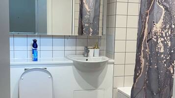 Apartment, 1 Bedroom, Accessible, Smoking | Bathroom