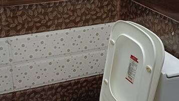 Standard Room, Balcony, City View | Bathroom | Shower, towels, soap, shampoo